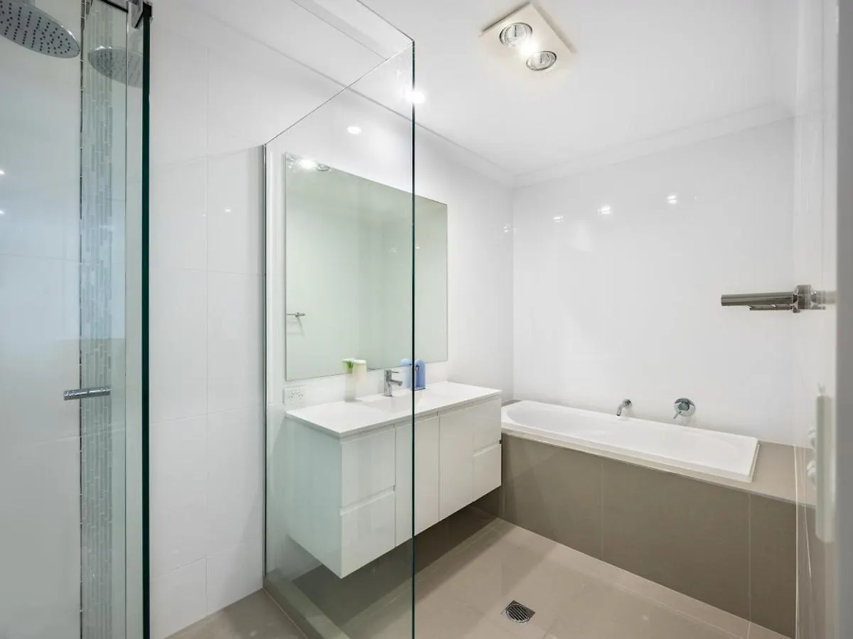 Holiday home 4br Cozy House 5mins To Gold Coast