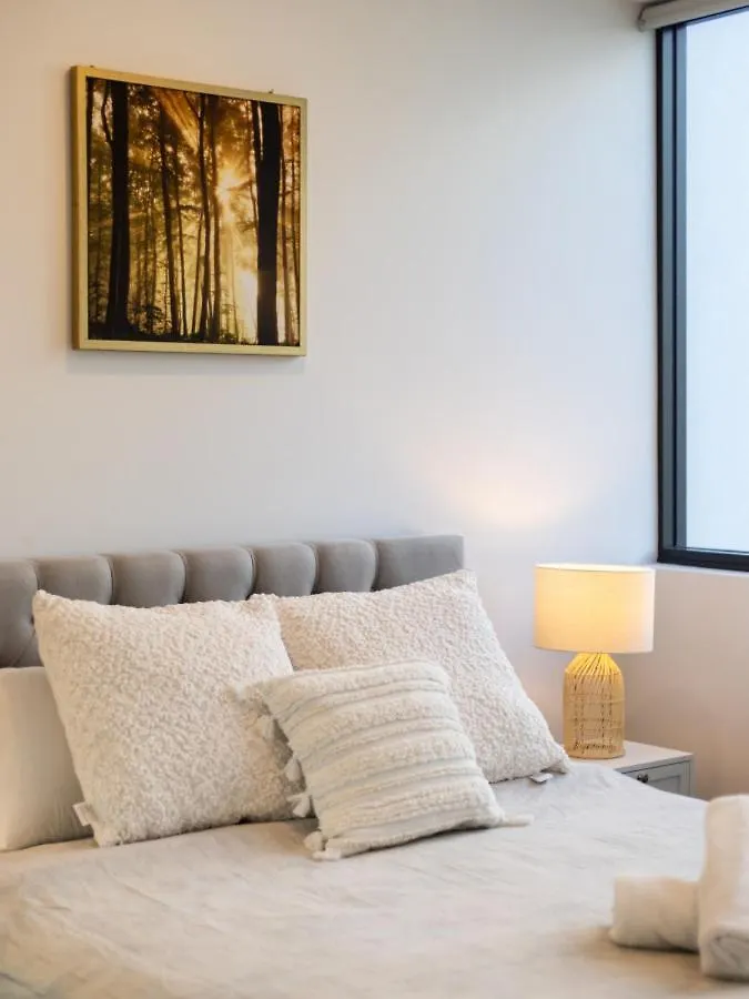 Riverside 2br Delicate Apartment *