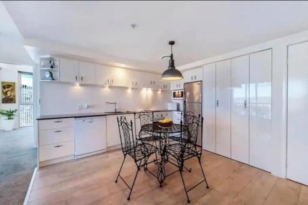 Picturesque Waterviews2br In Chevron Renaissance *