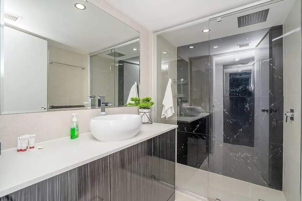 Bright 2b2b W/spectacular Main River Views * Gold Coast