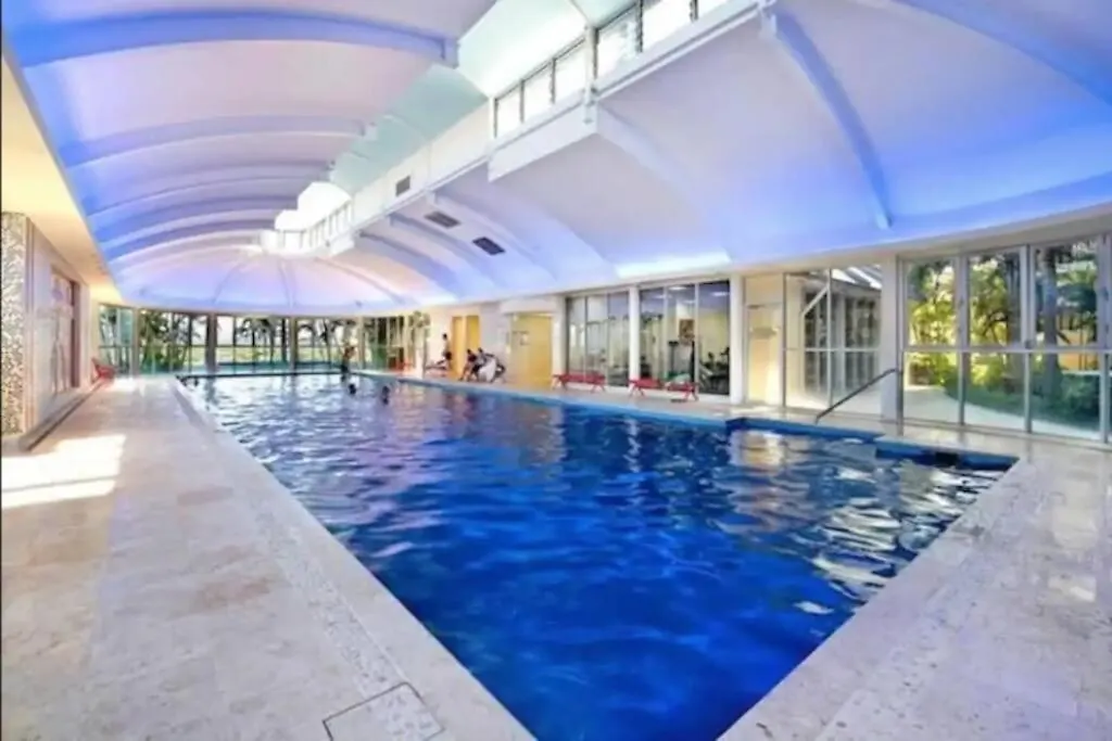 Picturesque Waterviews2br In Chevron Renaissance Gold Coast