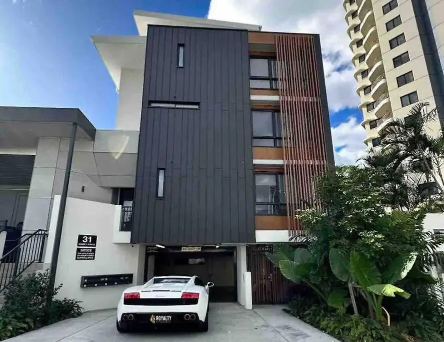 Apartment Brand New 1 Block From 2 Bed Aprt Gold Coast