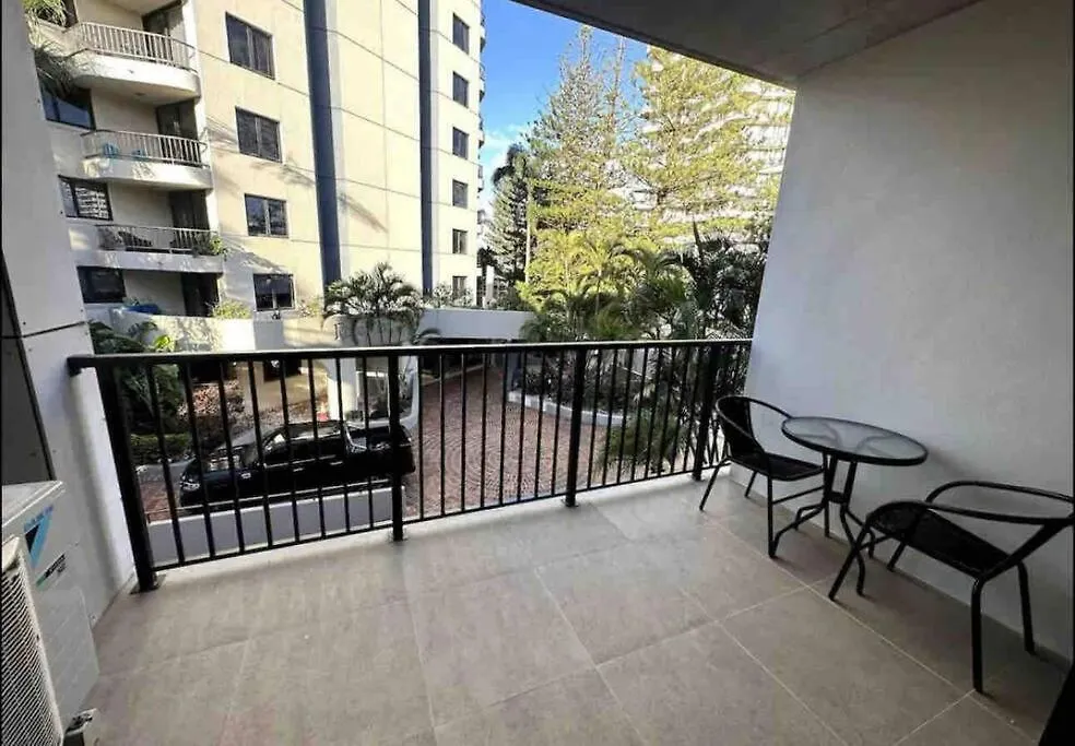 Apartment Brand New 1 Block From 2 Bed Aprt *