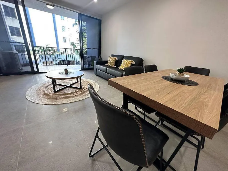 Brand New 1 Block From 2 Bed Aprt * Gold Coast