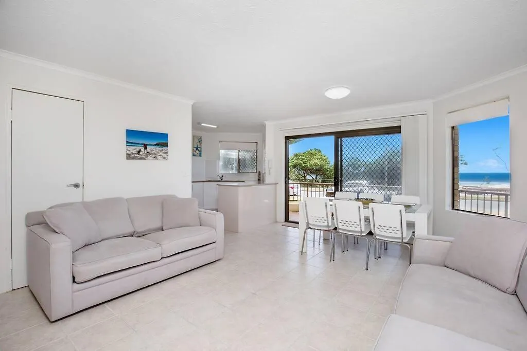Absolute Beachfront Apartment! Gold Coast