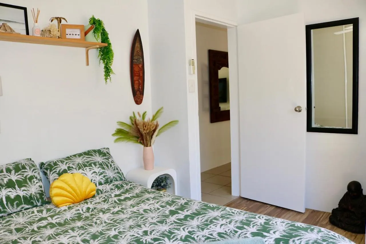 Surf Shack In Iconic Rainbow Bay - Coolangatta Qld *