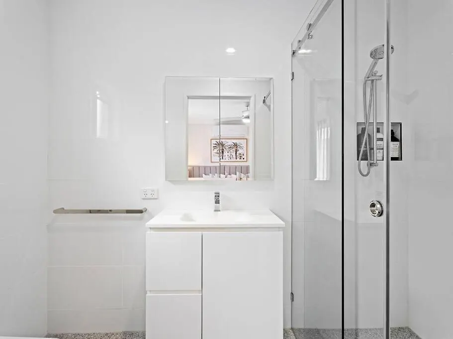 Southport Oasis 6br Pool Central