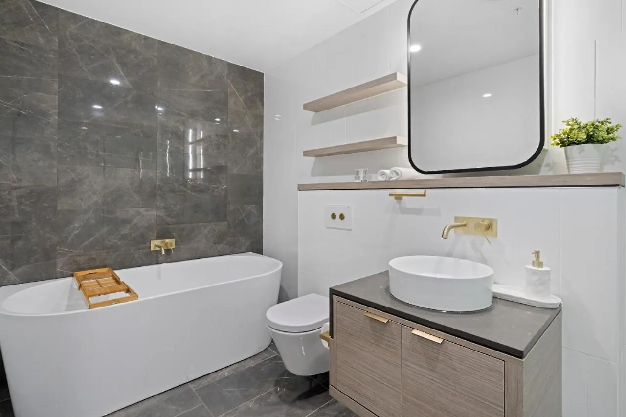 The Seabreeze - Lv 67 King Bed 2bdr Netflix Pool *