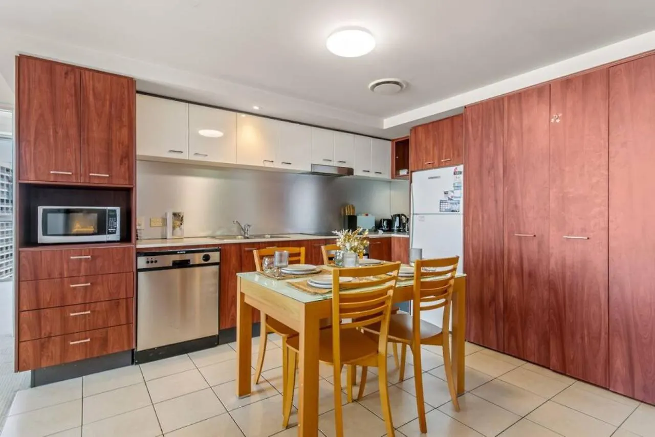 Stunning Riverview 2br Good Location Apartment Gold Coast