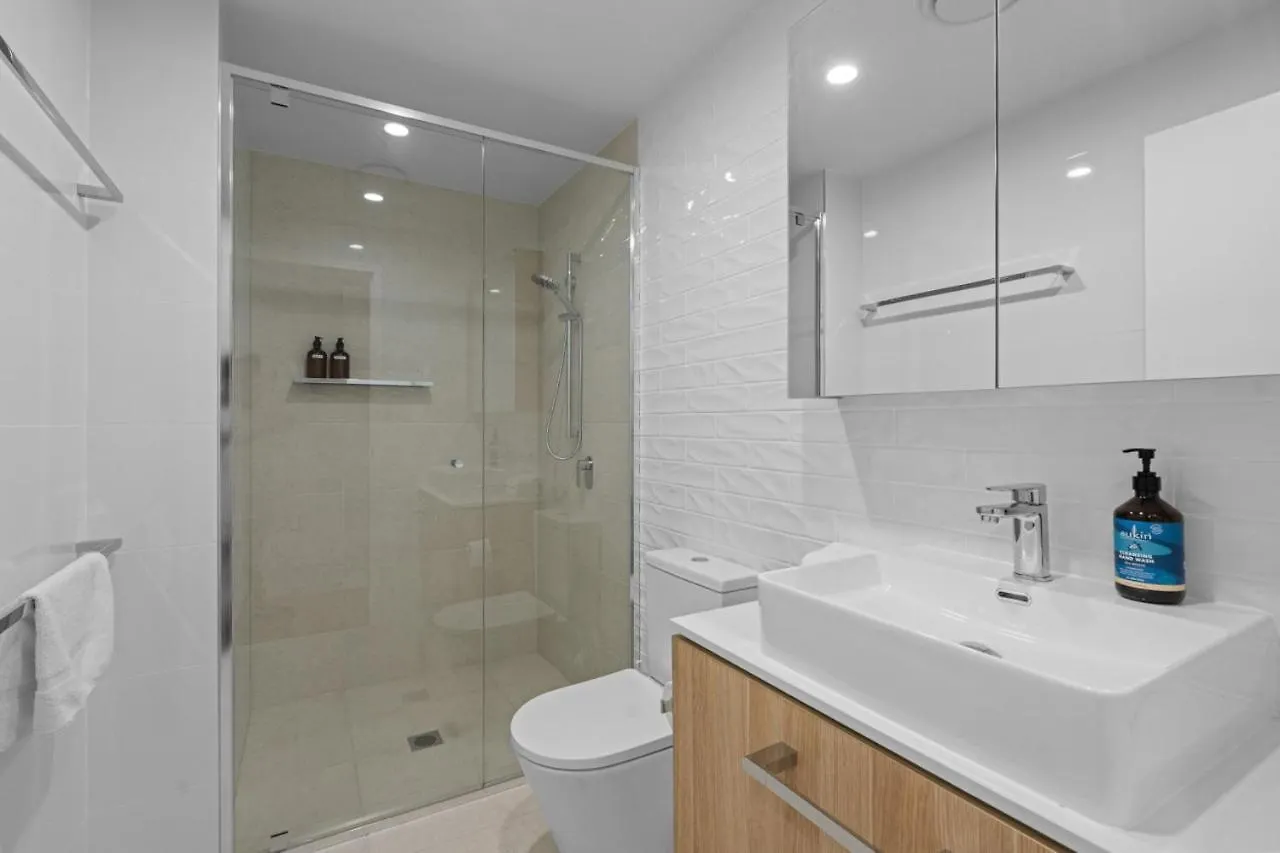 Apartment The Riverview - Brand New Modern 2br With King Bed, Parking & Pool