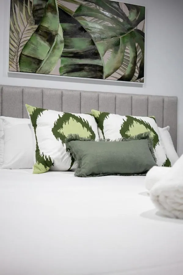The Riverview - Brand New Modern 2br With King Bed, Parking & Pool Gold Coast