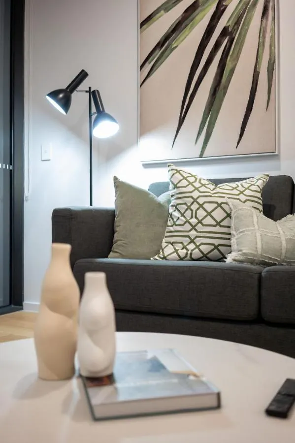 The Riverview - Brand New Modern 2br With King Bed, Parking & Pool * Gold Coast