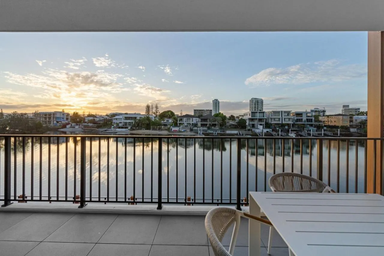 The Riverview - Brand New Modern 2br With King Bed, Parking & Pool Gold Coast