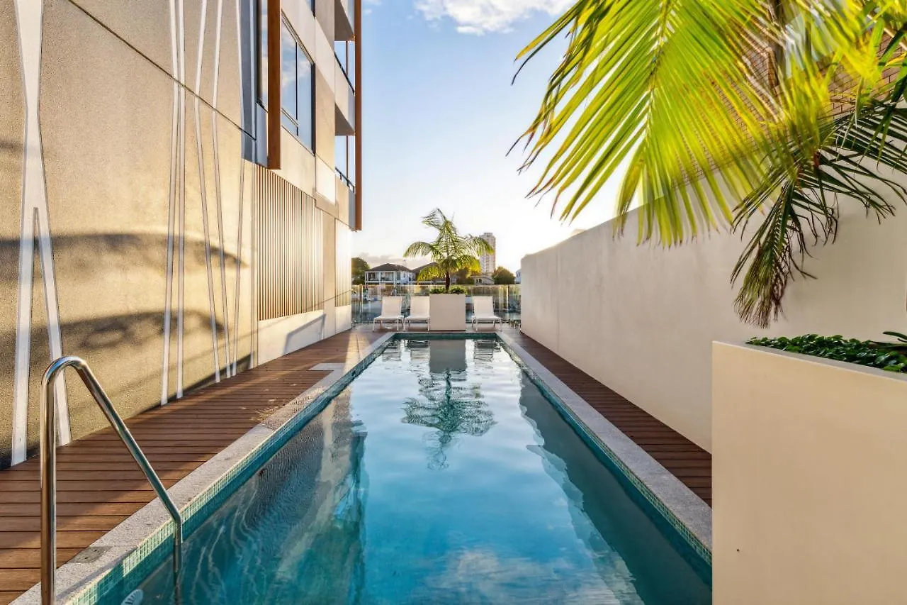 The Riverview - Brand New Modern 2br With King Bed, Parking & Pool