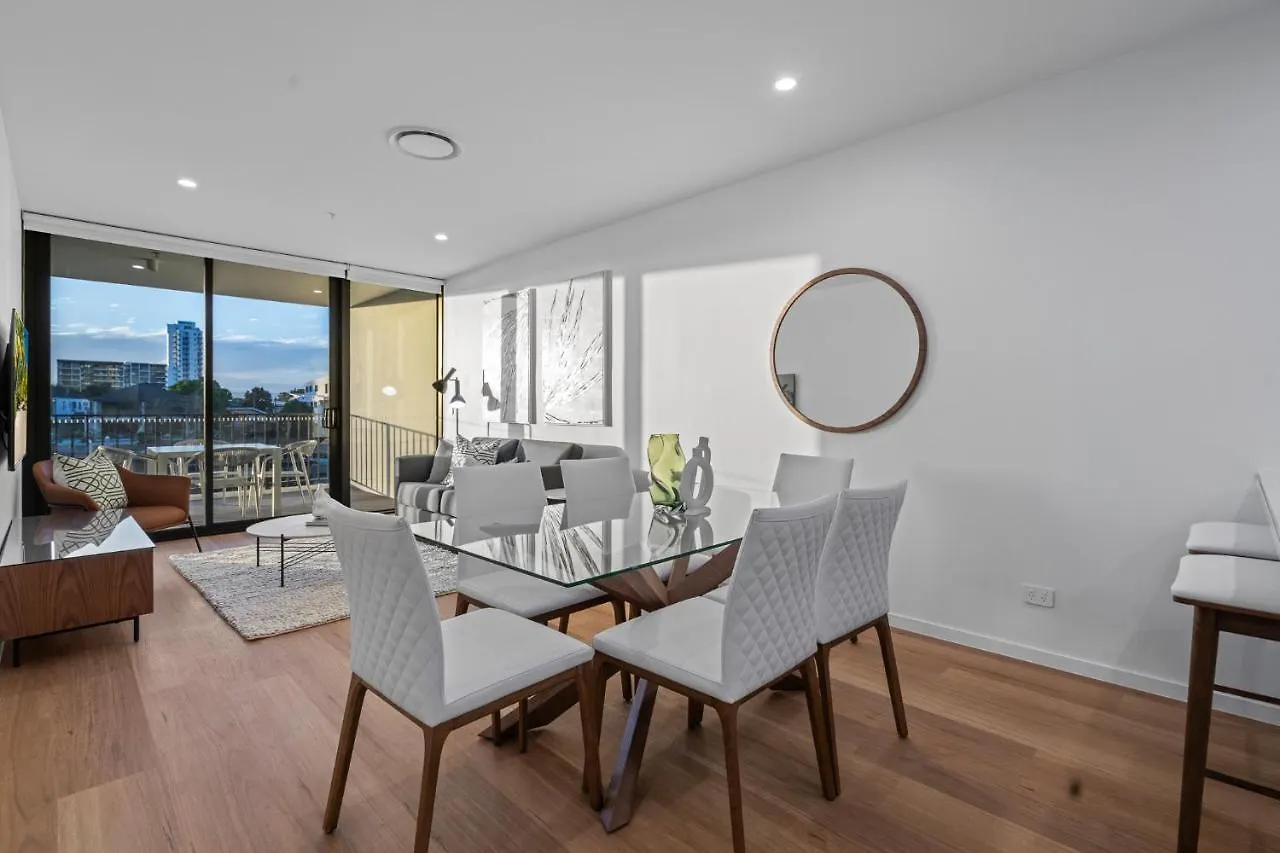 The Riverview - Brand New Modern 2br With King Bed, Parking & Pool Apartment *