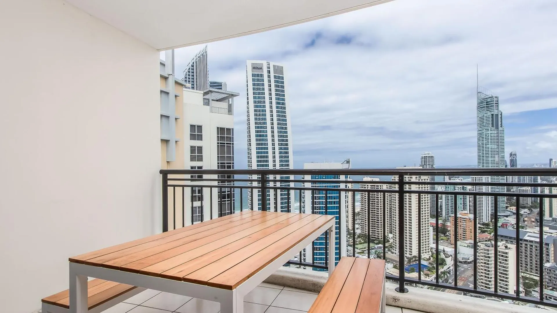 Towers Of Chevron - Private Gold Coast
