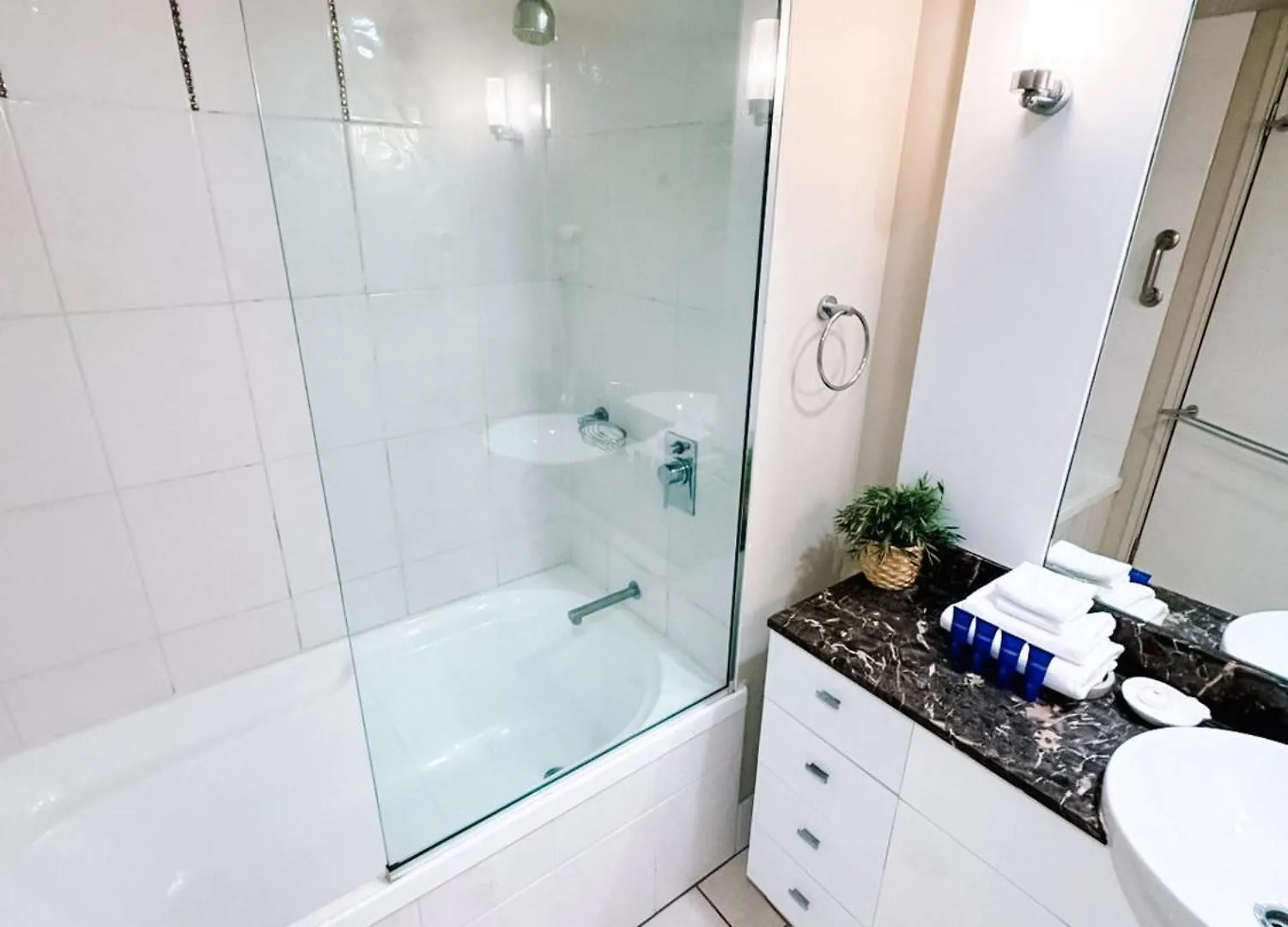 Modern 2br In Chevron Renaissance Apartment Gold Coast