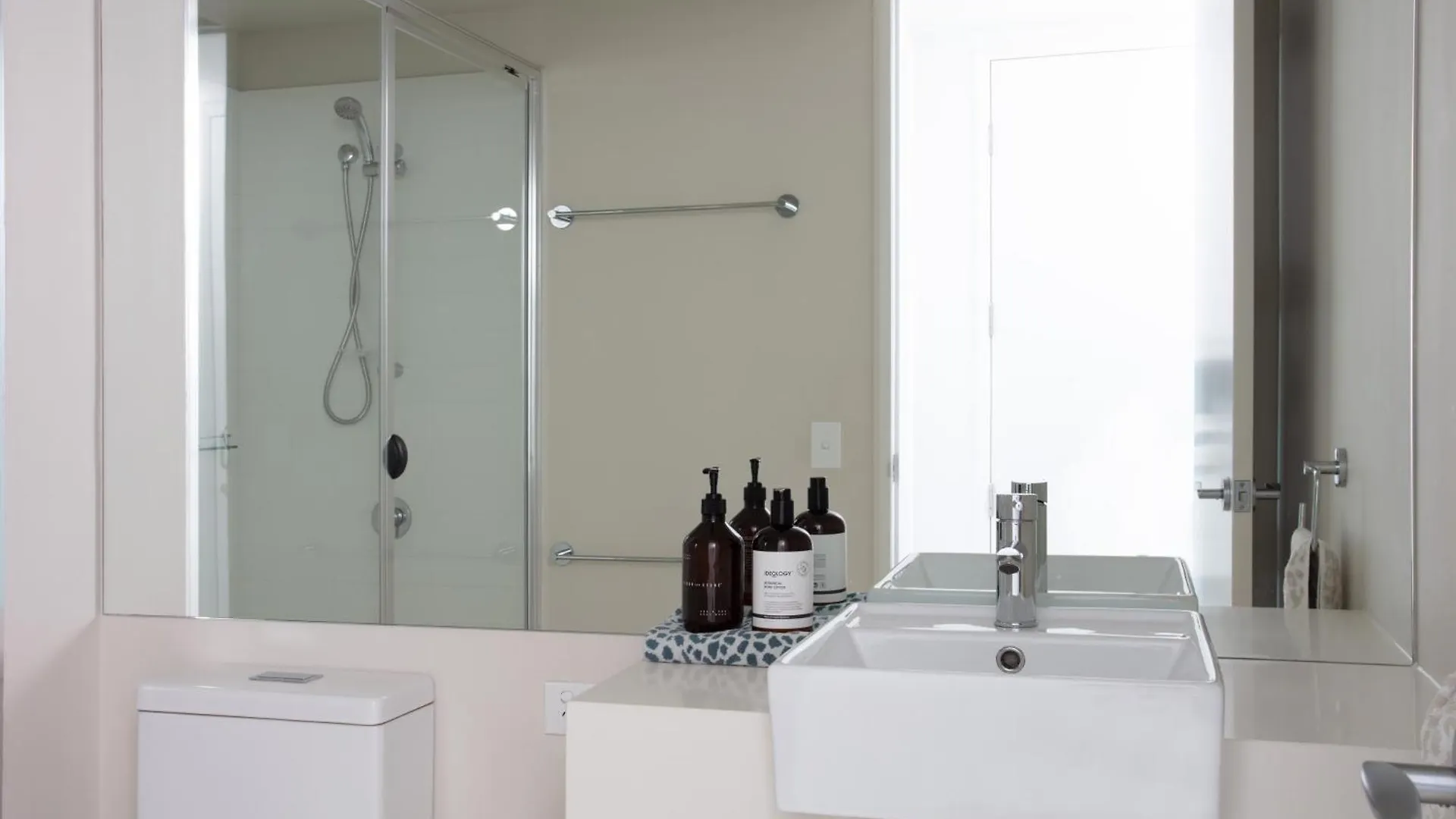 Sol - Luxury 3 Bedroom In Kirra Apartman