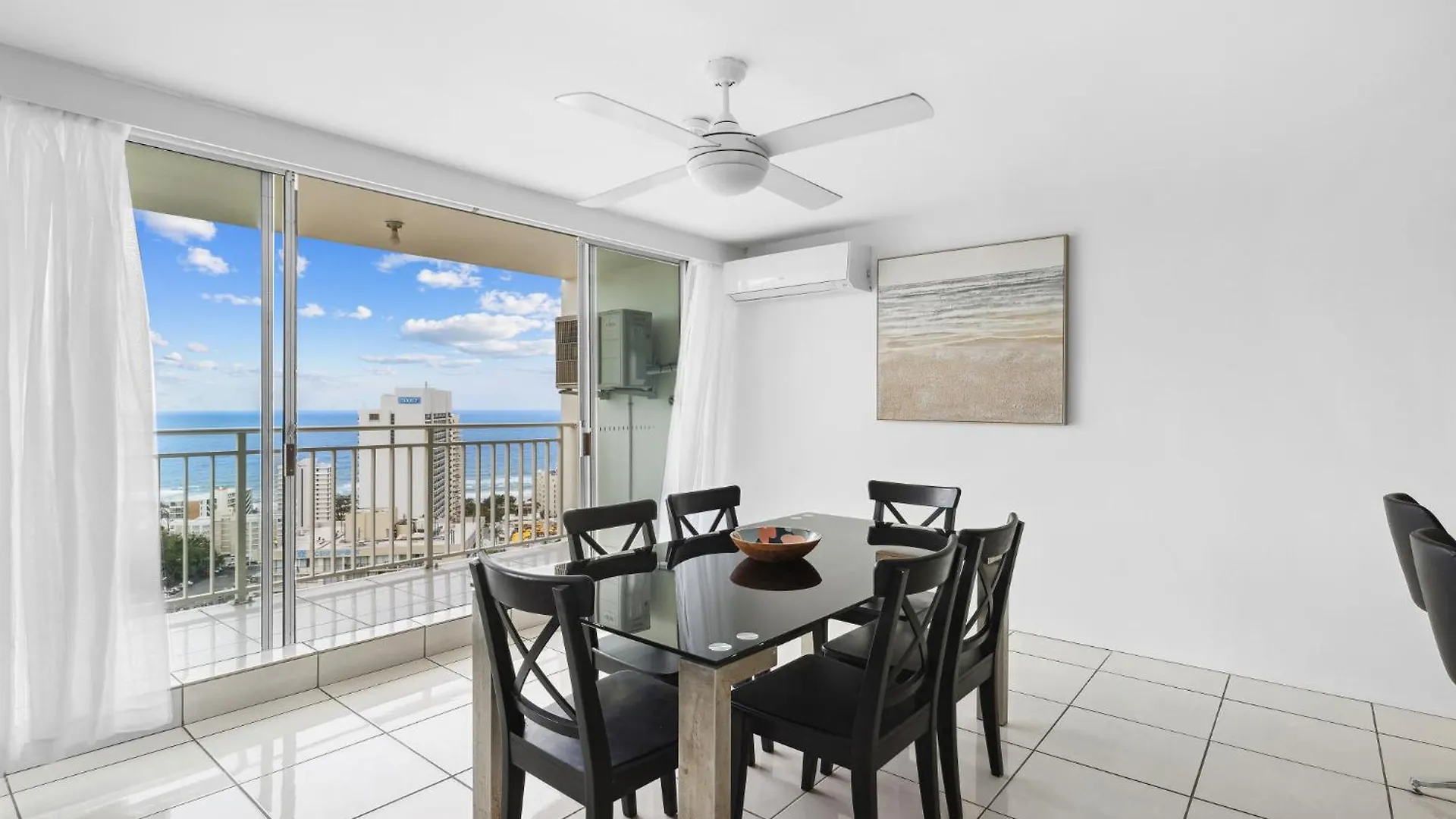 Stunning Ocean Views In The Heart Of Surfers Apartamento Gold Coast