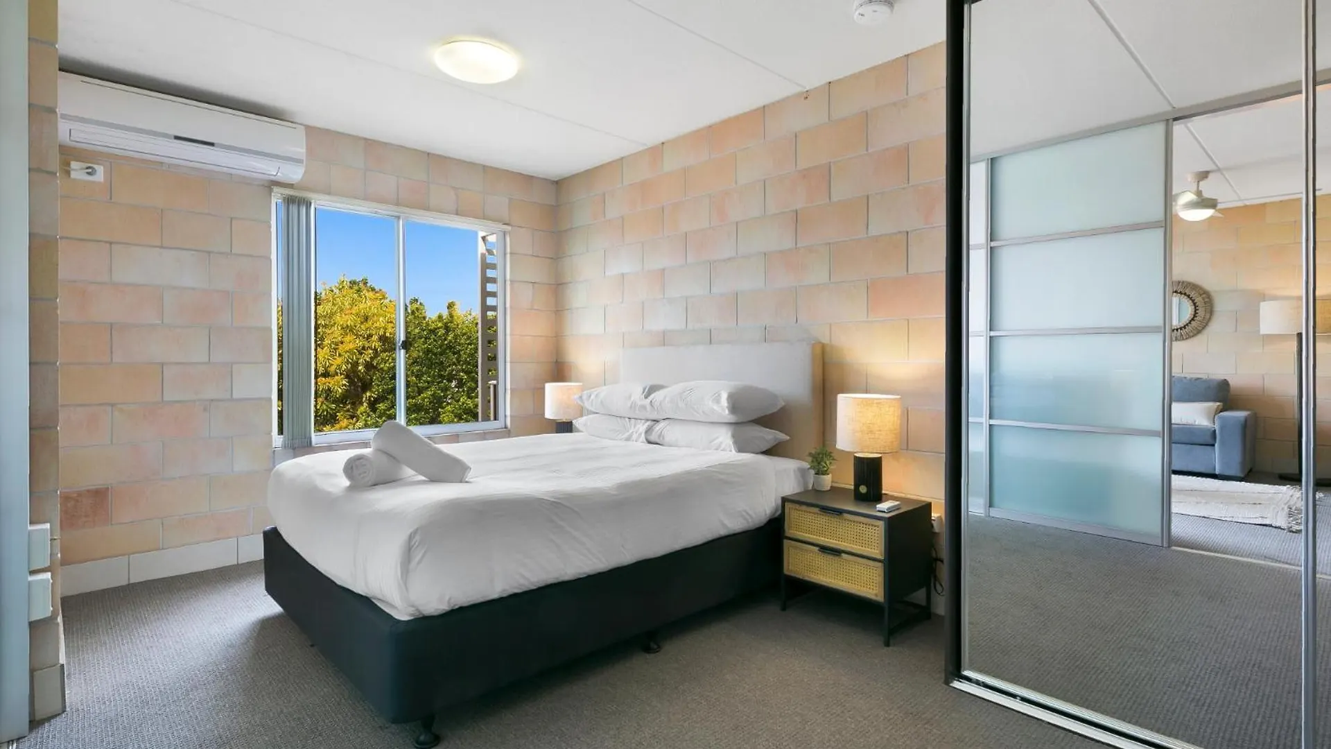 Apartment Sleek With Pool And Rooftop Terrace *