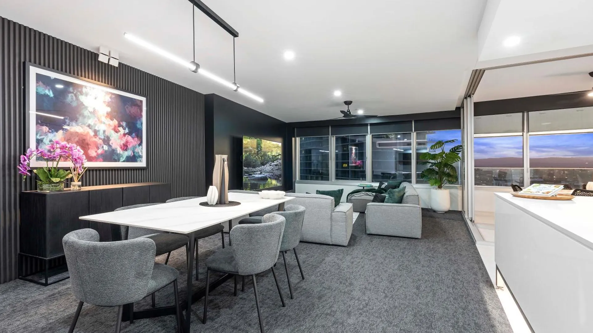 Apartment Q Tower In Surfers Paradise - From Level 3 - Self Contained & Privately Managed - Wow