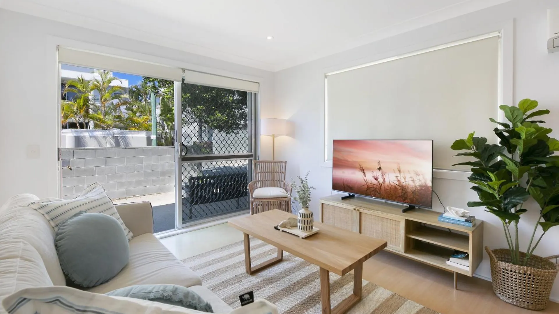 Ground Floor 2-bed Mermaid Pad With Parking Apartment Gold Coast