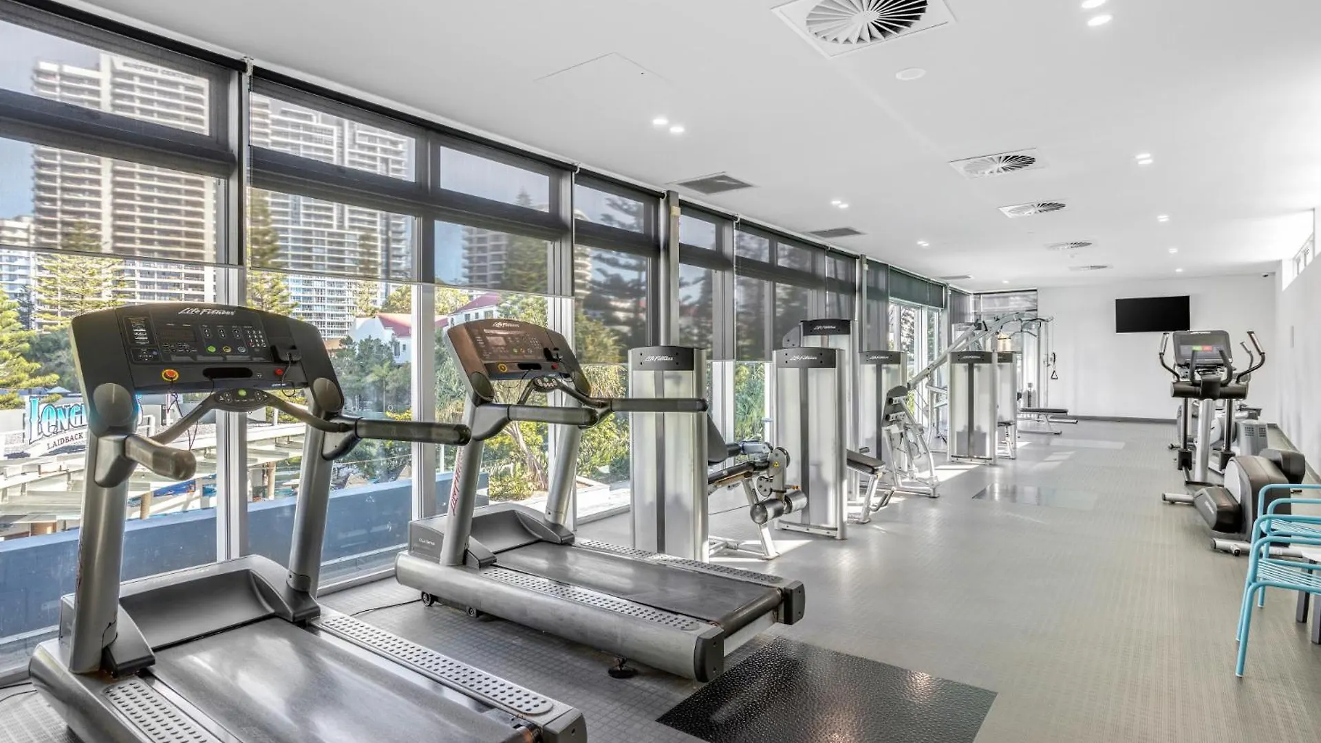 Luxury 3-bed With Pool, Gym & Breathtaking Views Apartmán *