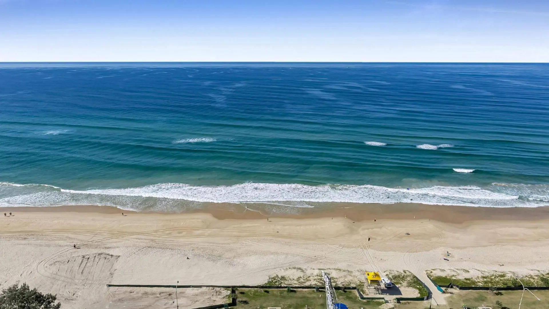 Wonderful 2-bed With Pool, Gym & Scenic Views 아파트
