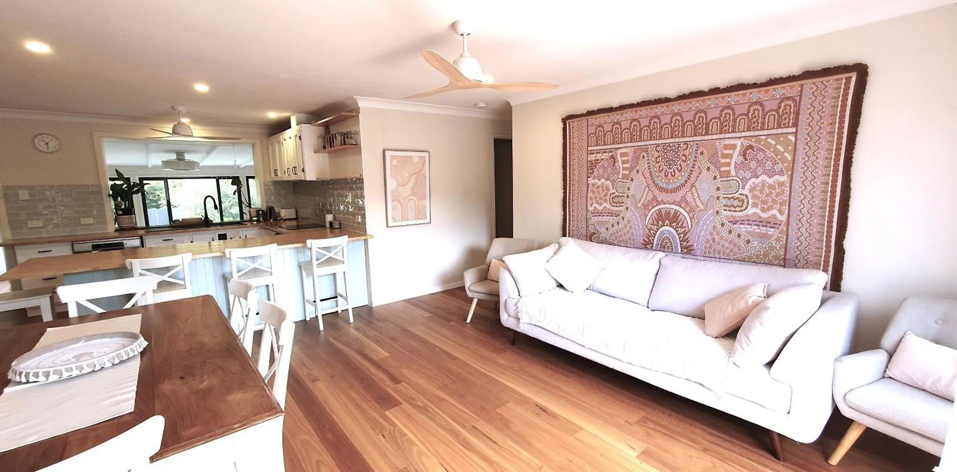 Family Retreat, 1 And Half Kms, Shops, Full Apartment *