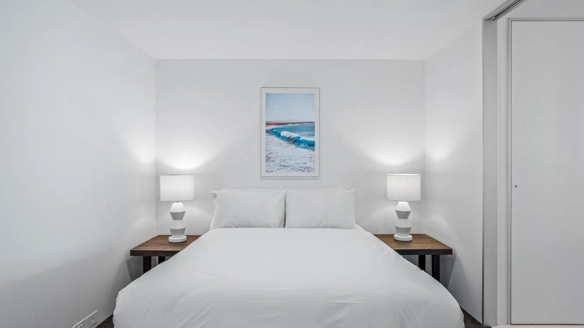 Oceanview 2-bed With Pool, Sauna, Gym & Parking