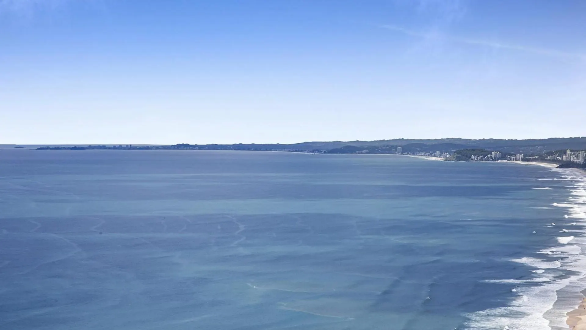 Oceanfront 2-bed With Spectacular View, Pool & Gym *