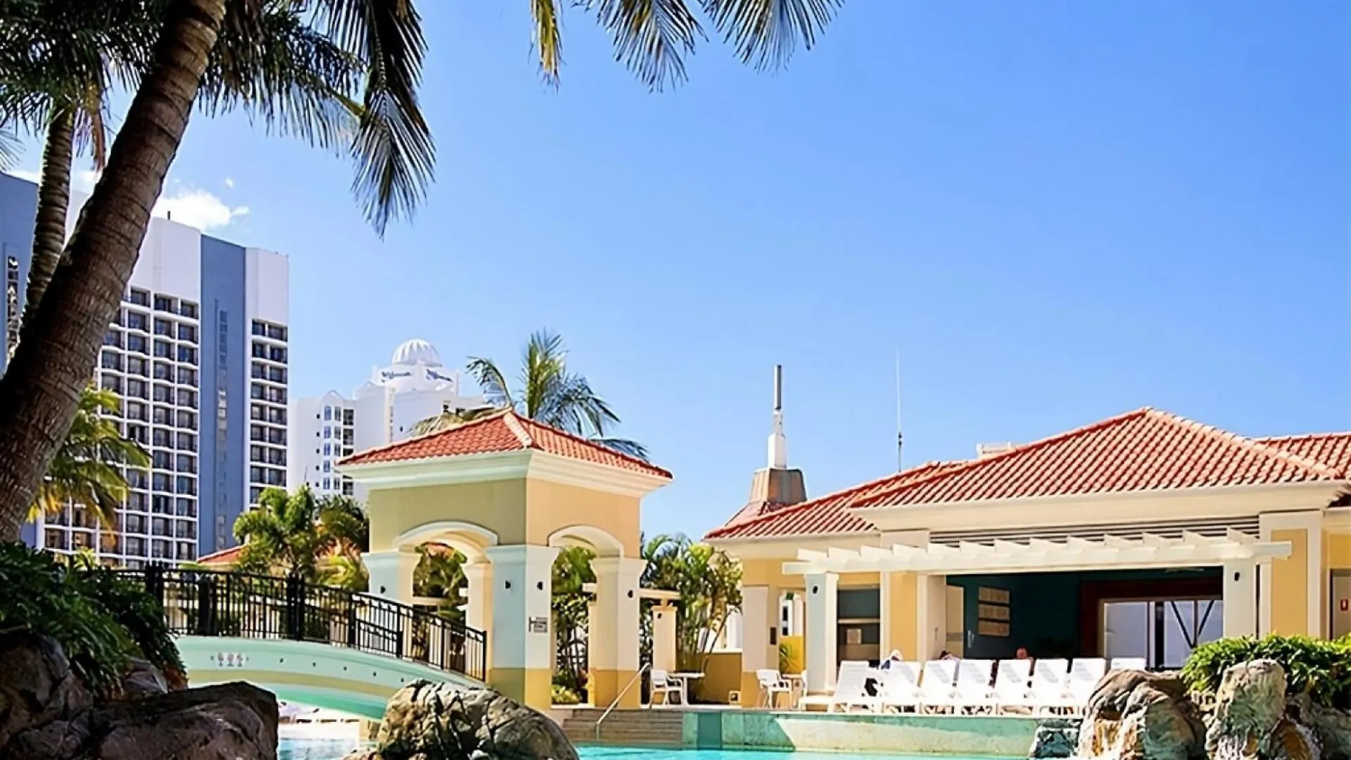 Beachside 2-bed With Parking, Pools, Spa, Gym, Bbq Gold Coast