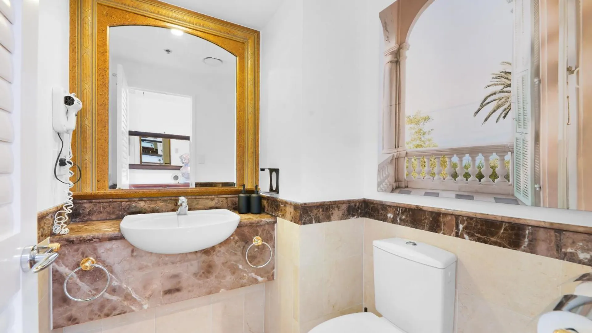 Oceanview 1-bed Sub Penthouse With Pool & Gym