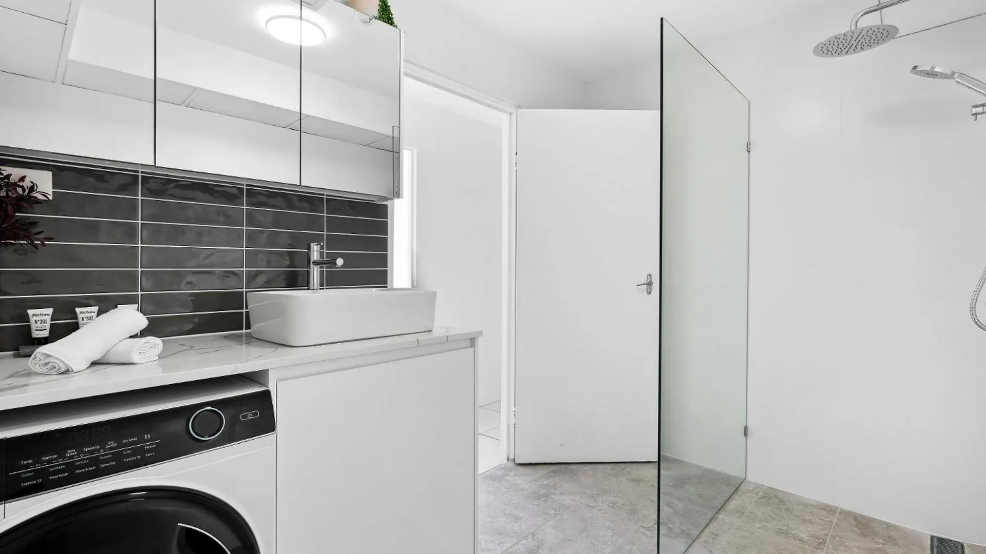 Stunning Ocean Views In The Heart Of Surfers Gold Coast