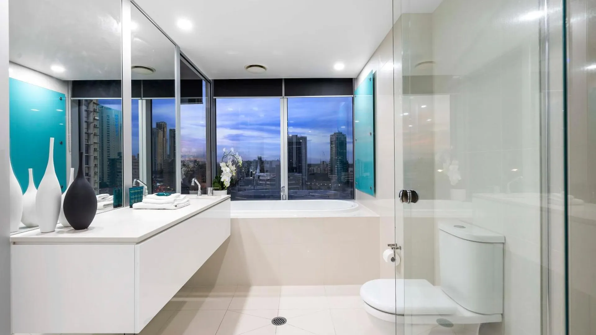Q Tower At Surfers Paradise - From Level 3 - Private & Self Contained Apartment