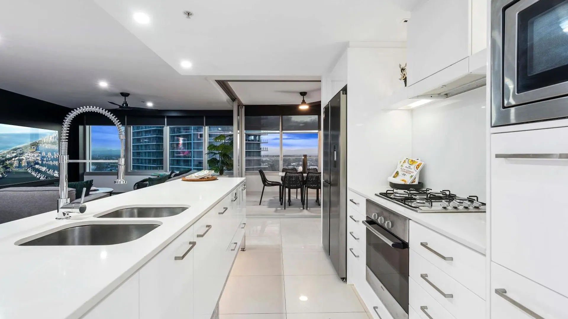 Q Tower At Surfers Paradise - From Level 3 - Private & Self Contained Apartment Gold Coast