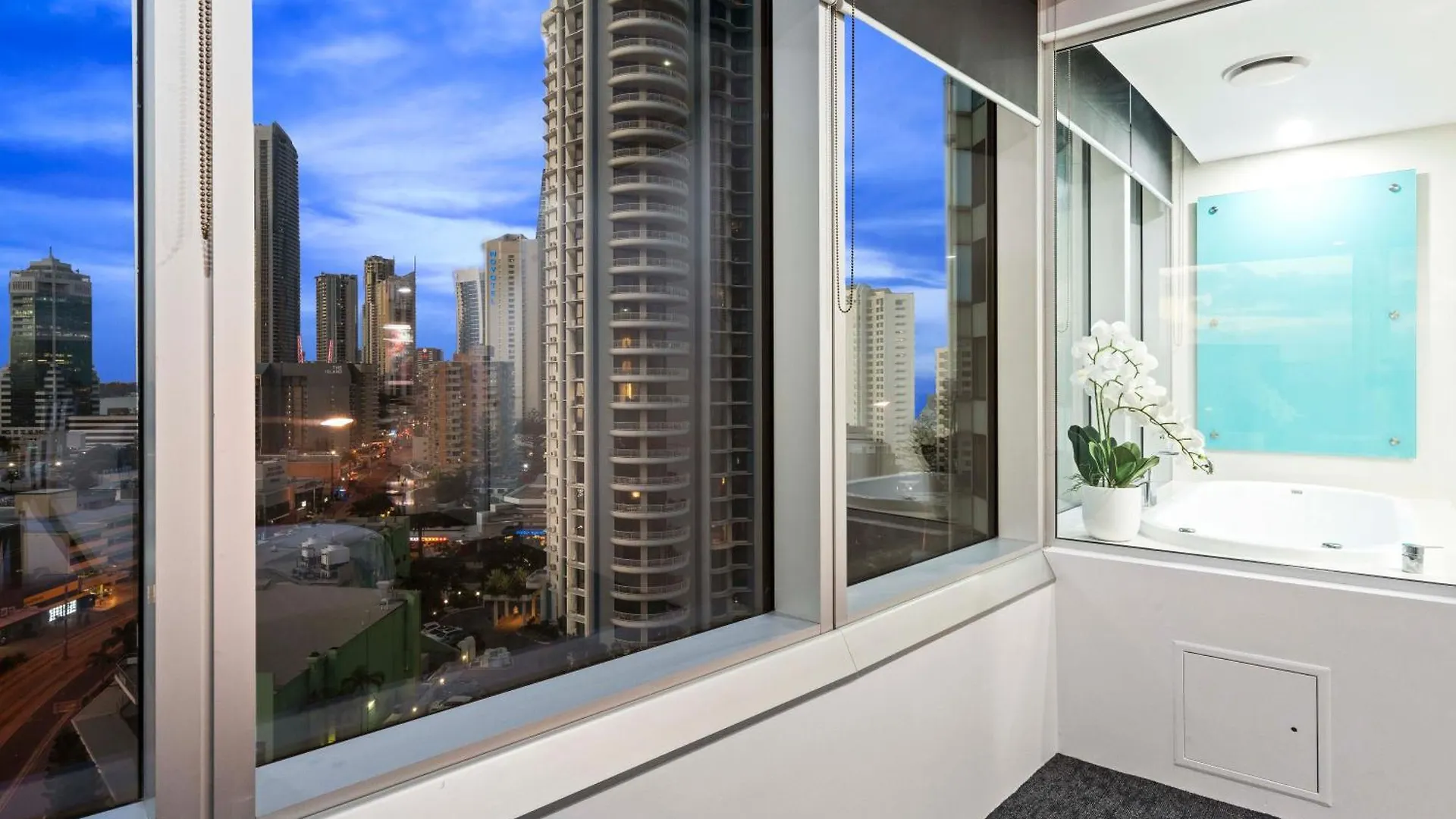 Q Tower At Surfers Paradise - From Level 3 - Private & Self Contained Apartment *