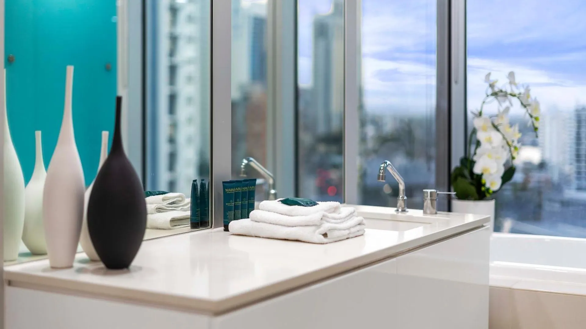 Q Tower At Surfers Paradise - From Level 3 - Private & Self Contained *