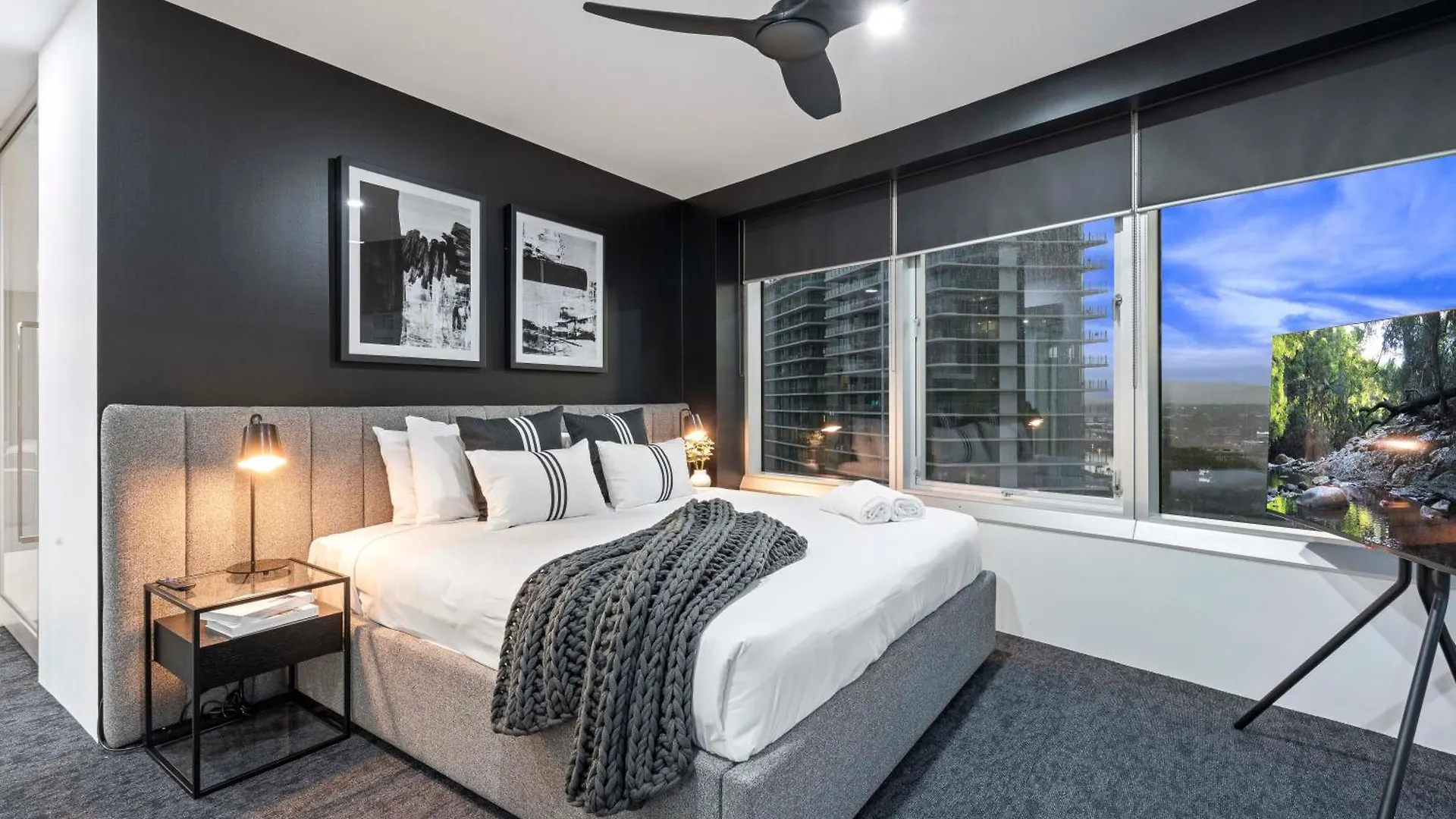 Q Tower In Surfers Paradise - From Level 3 - Self Contained & Privately Managed - Wow Apartment Gold Coast