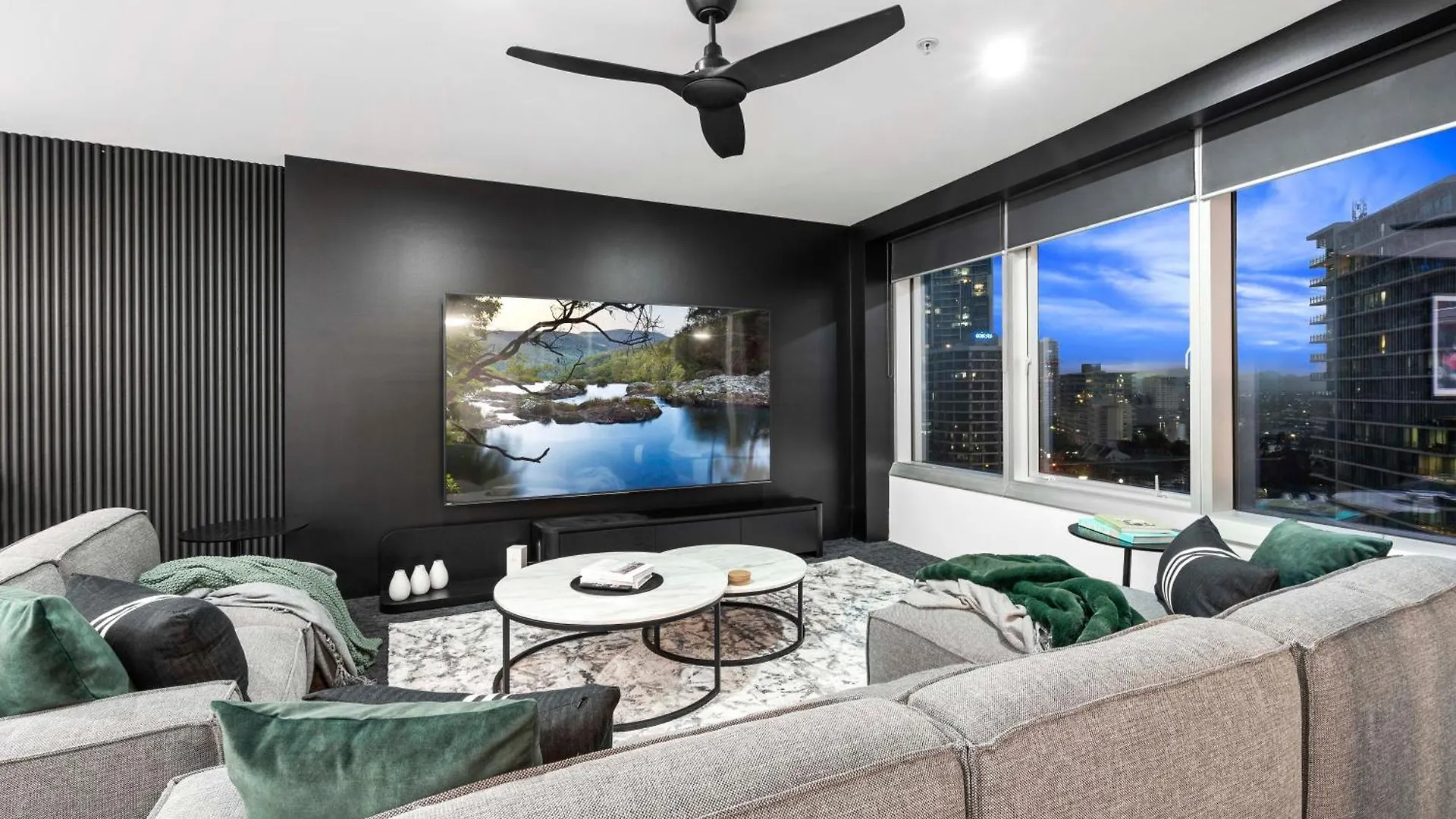 Apartment Q Tower In Surfers Paradise - From Level 3 - Self Contained & Privately Managed - Wow Gold Coast