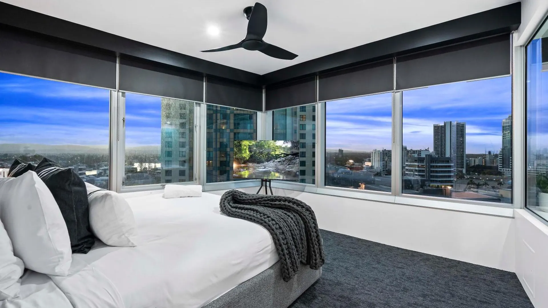 Apartment Q Tower In Surfers Paradise - From Level 3 - Self Contained & Privately Managed - Wow *