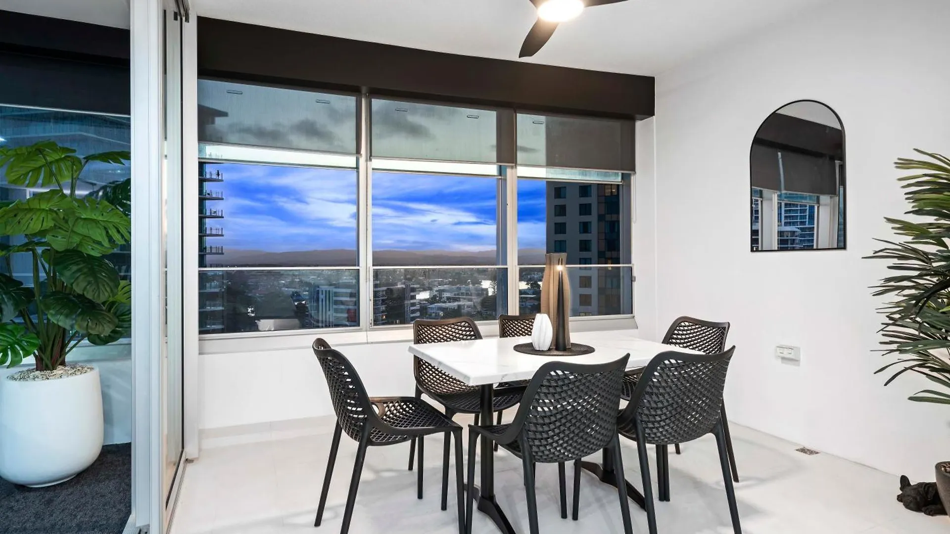 Q Tower In Surfers Paradise - From Level 3 - Self Contained & Privately Managed - Wow Apartment