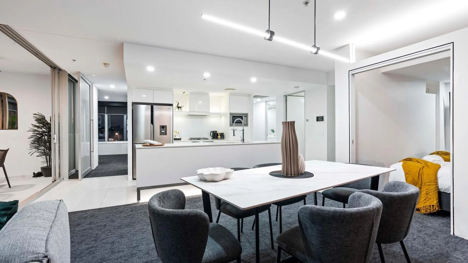 Q Tower In Surfers Paradise - From Level 3 - Self Contained & Privately Managed - Wow Apartment Gold Coast
