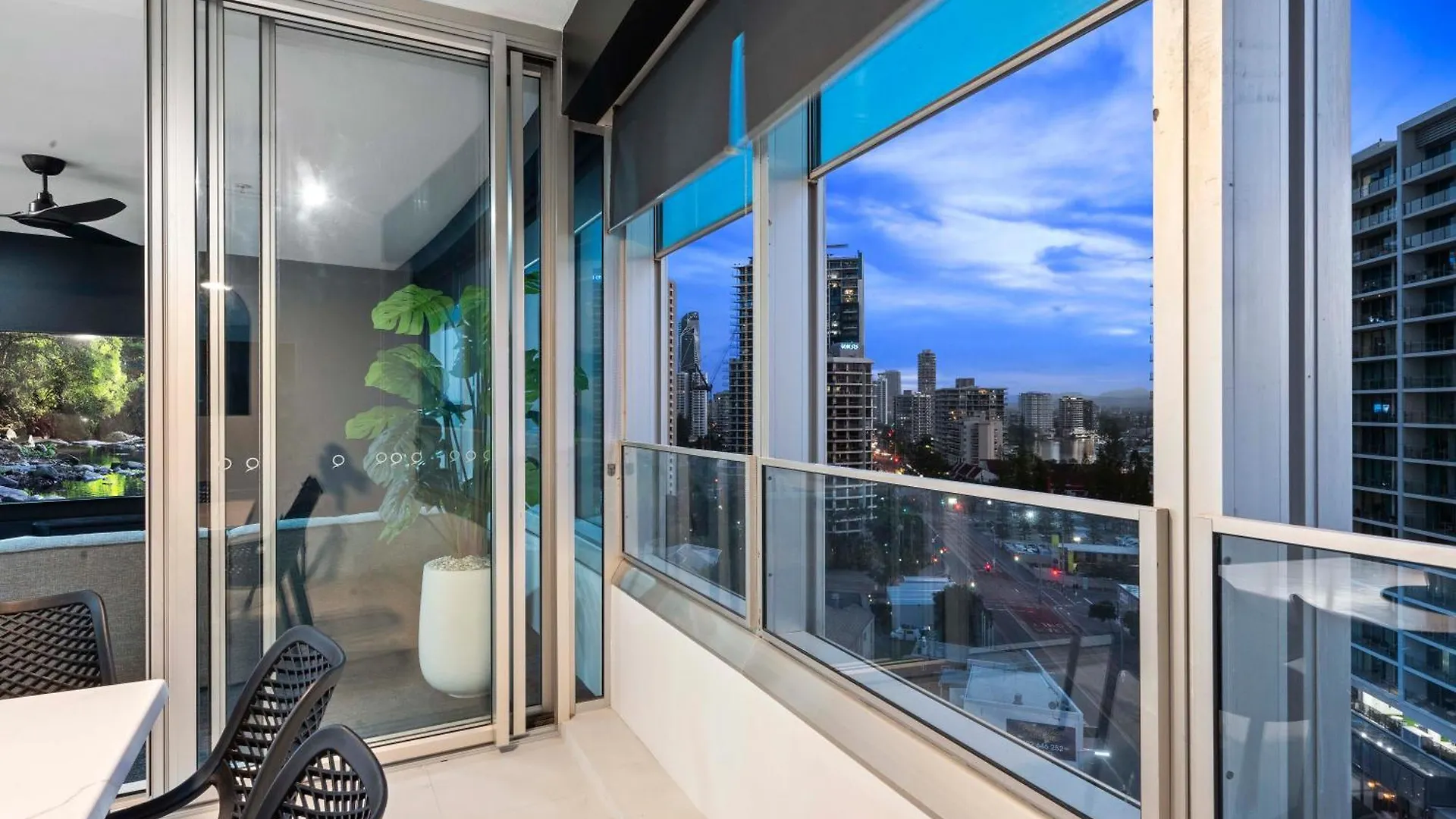 Q Tower In Surfers Paradise - From Level 3 - Self Contained & Privately Managed - Wow Apartment Gold Coast