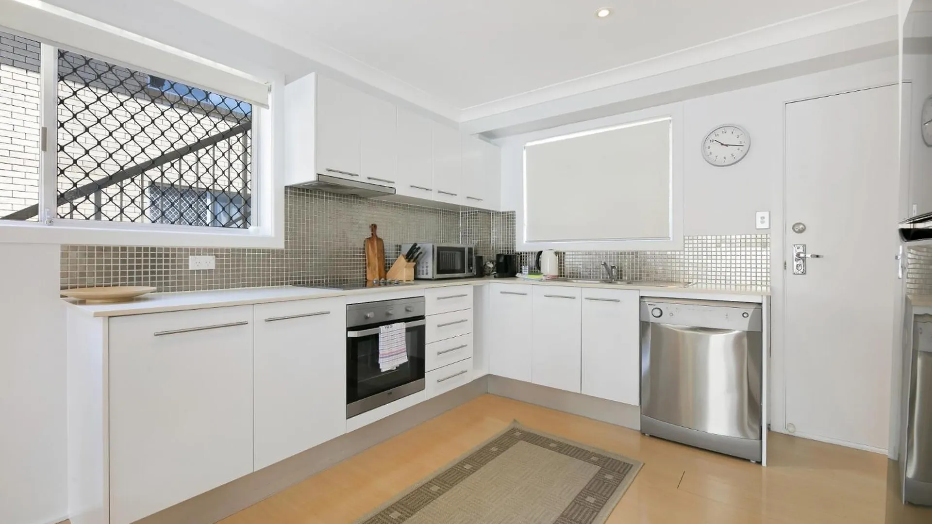 Ground Floor 2-bed Mermaid Pad With Parking Apartment Gold Coast