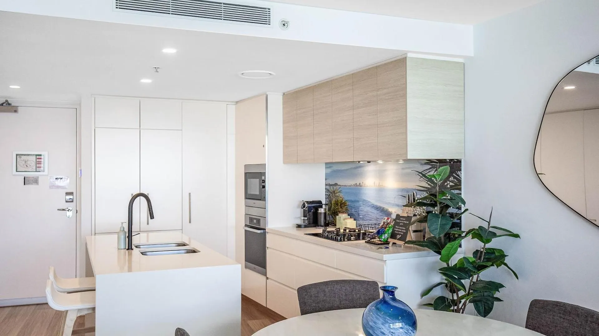 Stylish 21st Floor Oracle Tower 2 Ocean Views Free Parking Apartment *