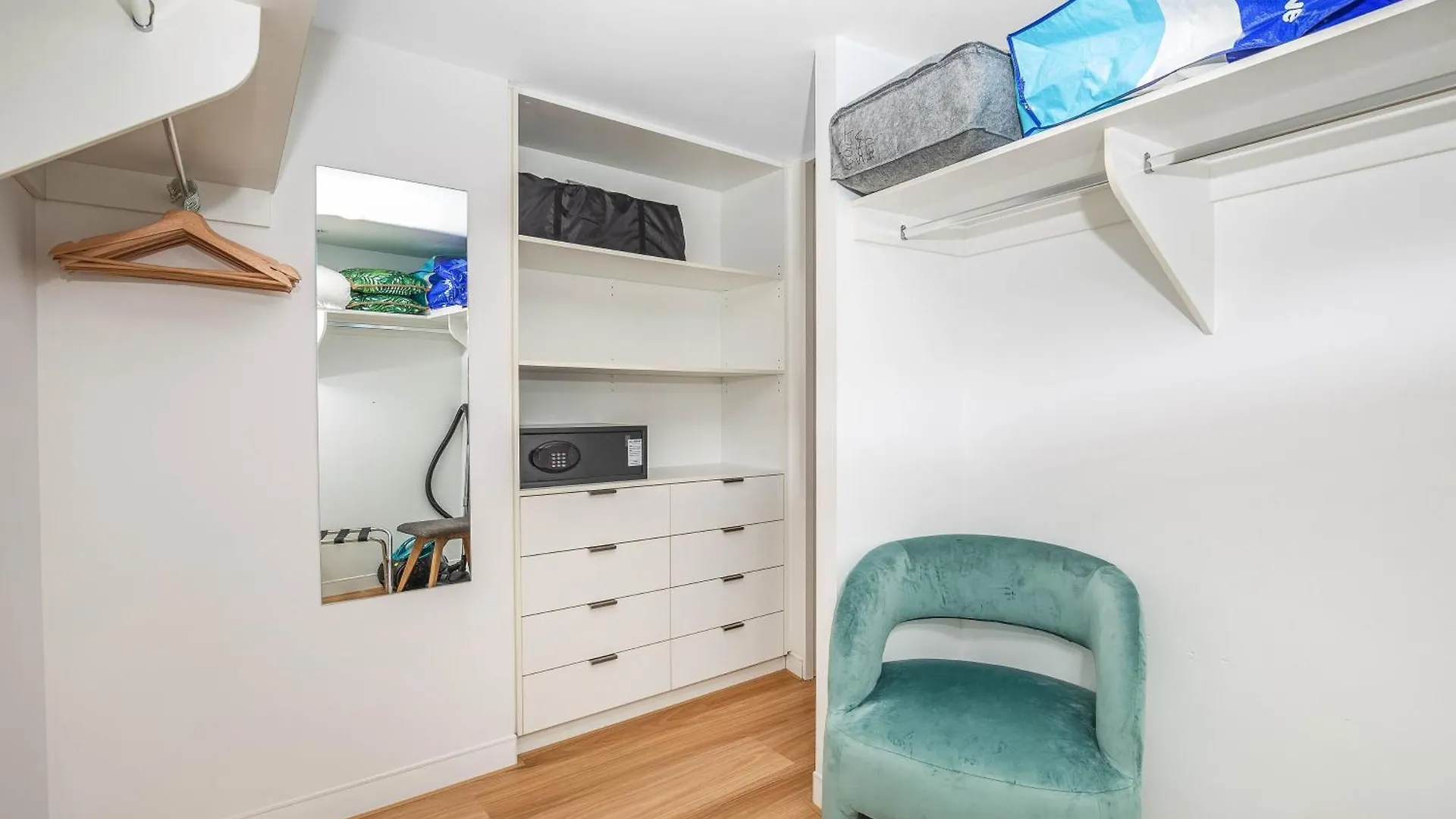 Stylish 21st Floor Oracle Tower 2 Ocean Views Free Parking Apartment
