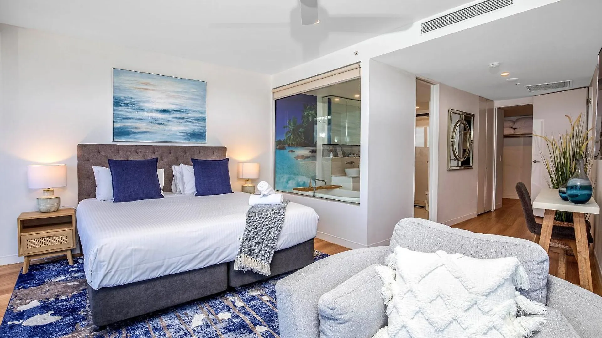 Stylish 21st Floor Oracle Tower 2 Ocean Views Free Parking Apartment *