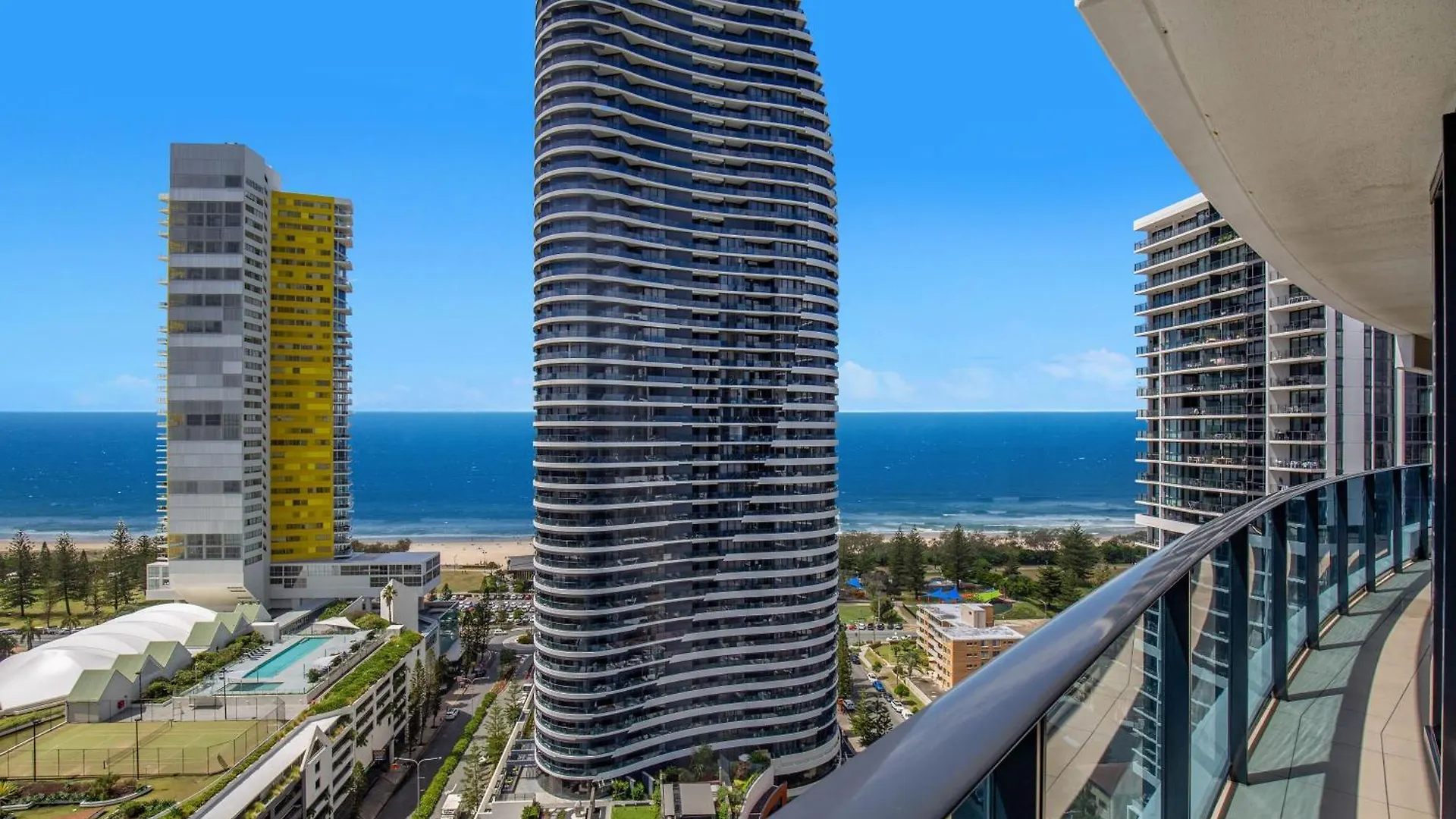 Stylish 21st Floor Oracle Tower 2 Ocean Views Free Parking * Gold Coast