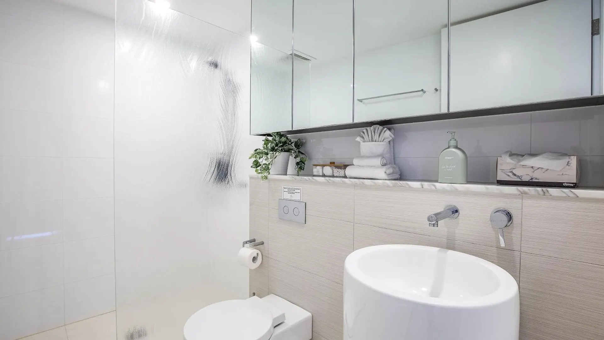 Stylish 21st Floor Oracle Tower 2 Ocean Views Free Parking Gold Coast